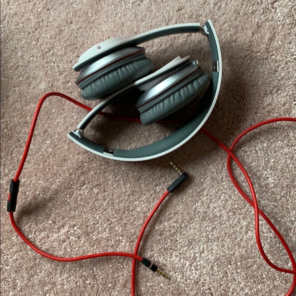 BEATS by Dr. Dre SoloHD Wired On-Ear Headphones - Picture 5 of 6